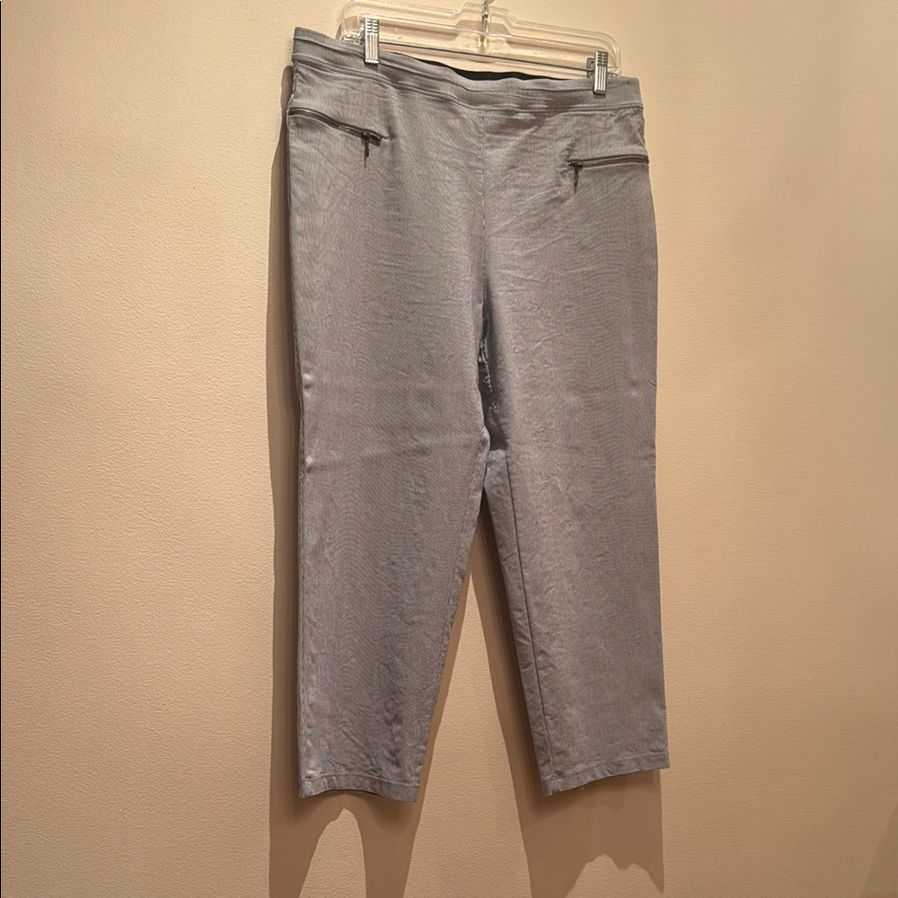 Max Studio - Women's Grey Striped Cropped Pants
